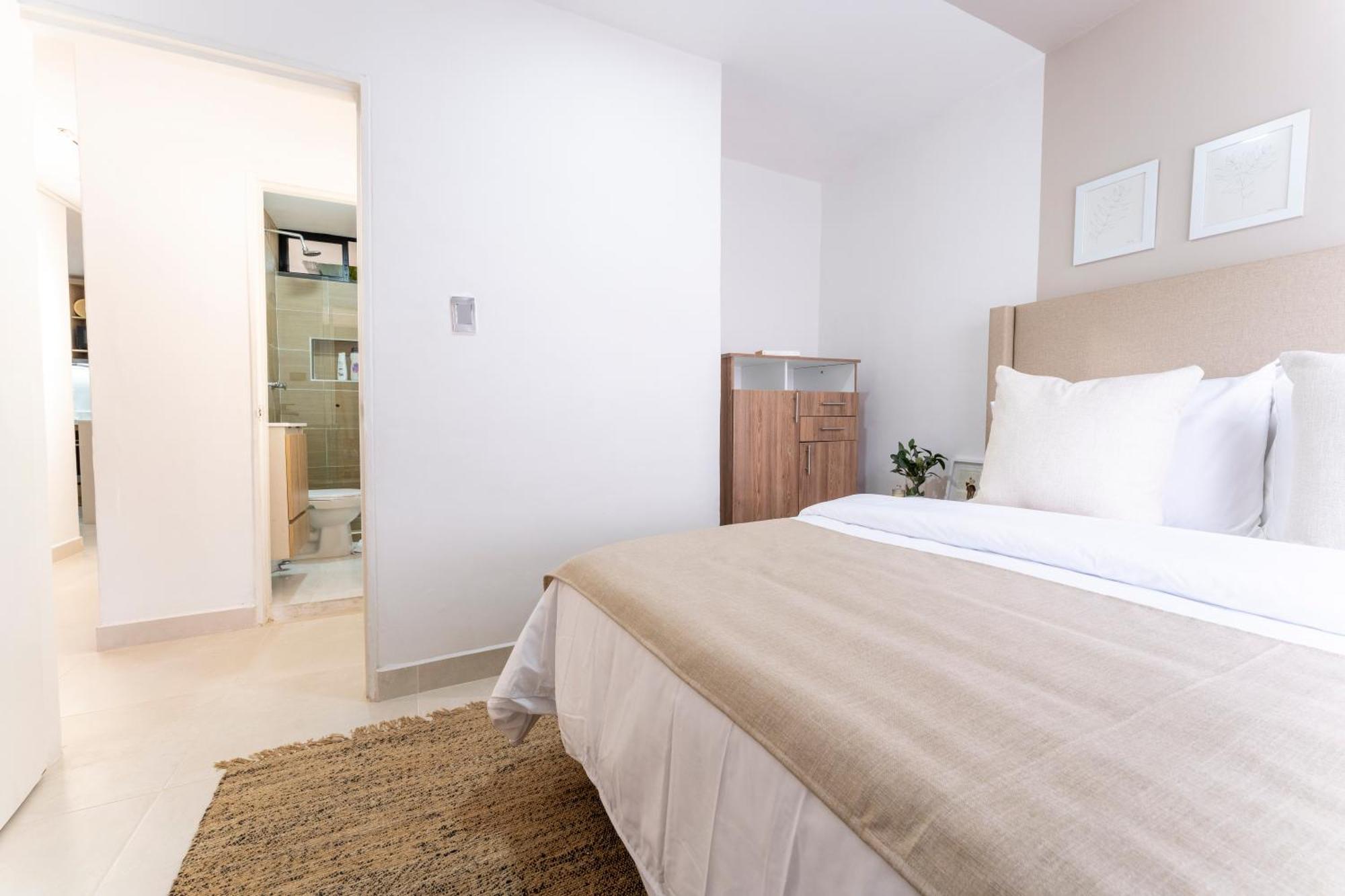 Cozy Apartment Located In Manila With Jacuzzi And Ac Medellin Exterior photo